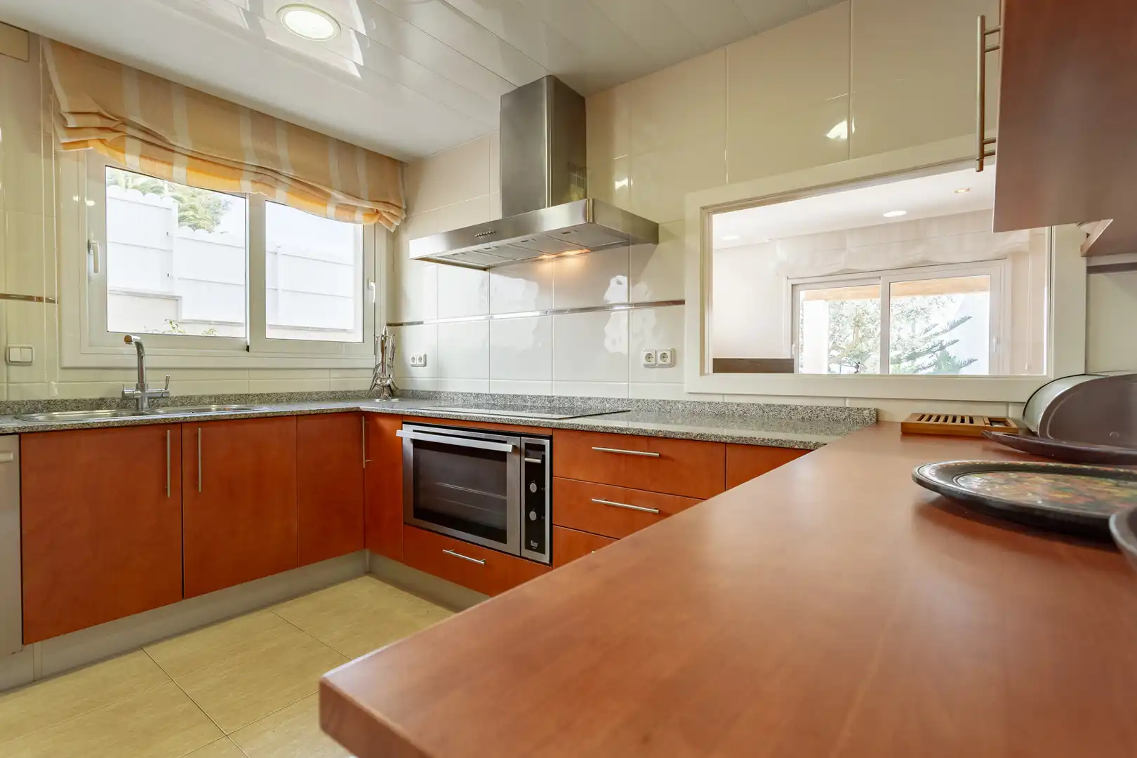 Cocina de Casa adosada en venta en Torredembarra con Aire acondicionado, Calefacción y Jardín privado