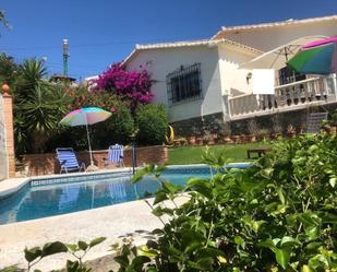 Jardí de Casa o xalet en venda en Fuengirola amb Aire condicionat, Terrassa i Piscina