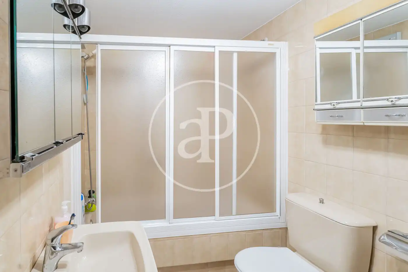 Baño de Piso en venta en Madrid con Aire acondicionado, Calefacción y Terraza