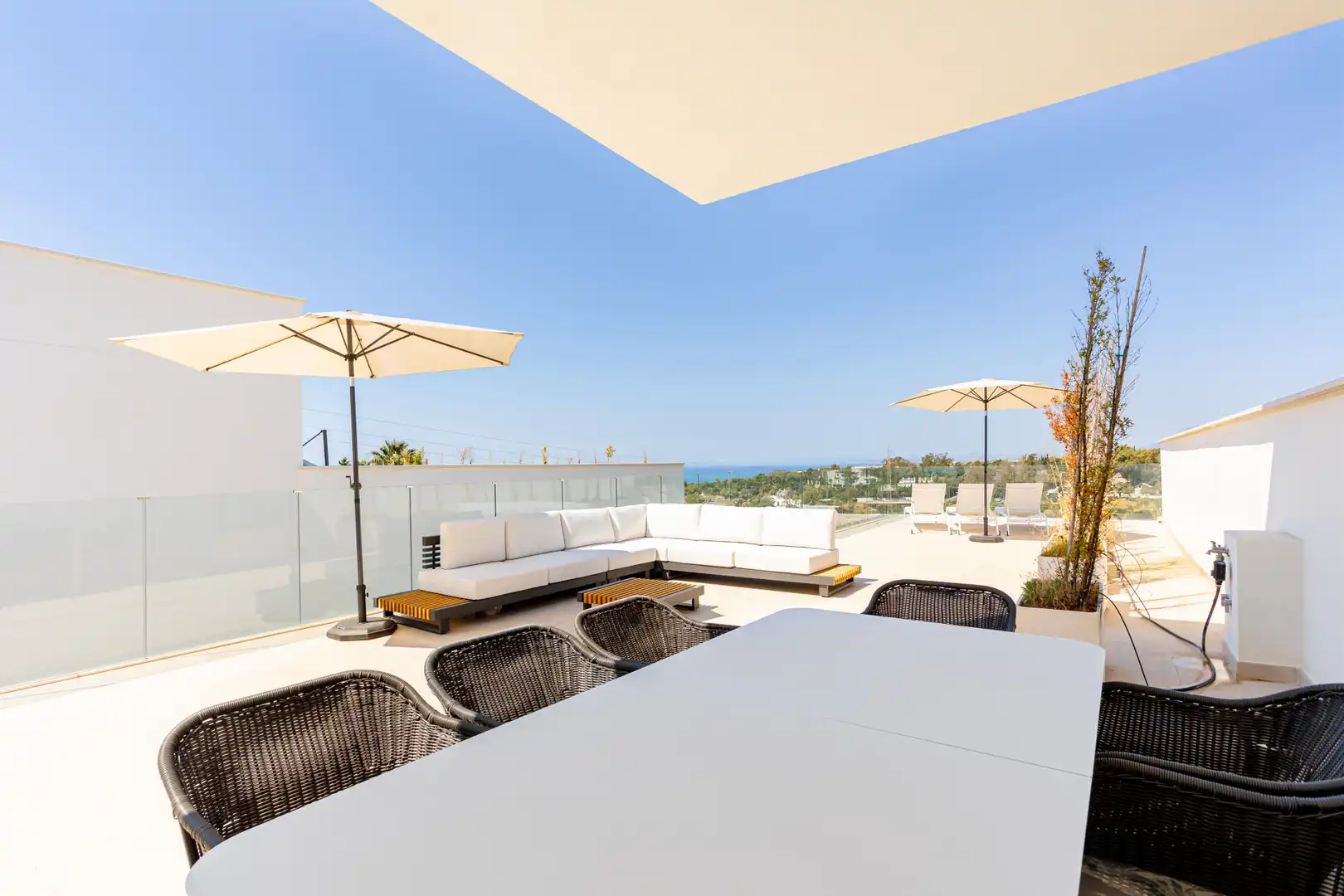 Terrassa de Casa o xalet en venda en Marbella amb Aire condicionat, Jardí privat i Terrassa