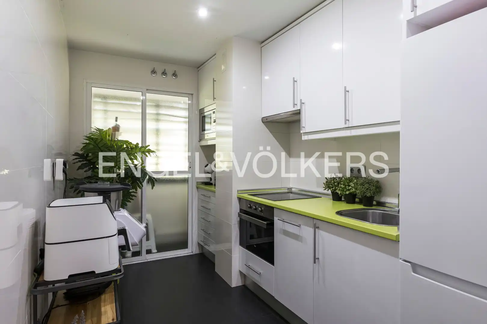 Kitchen of Flat for rent in Madrid  with Air Conditioner, Heating and Private garden