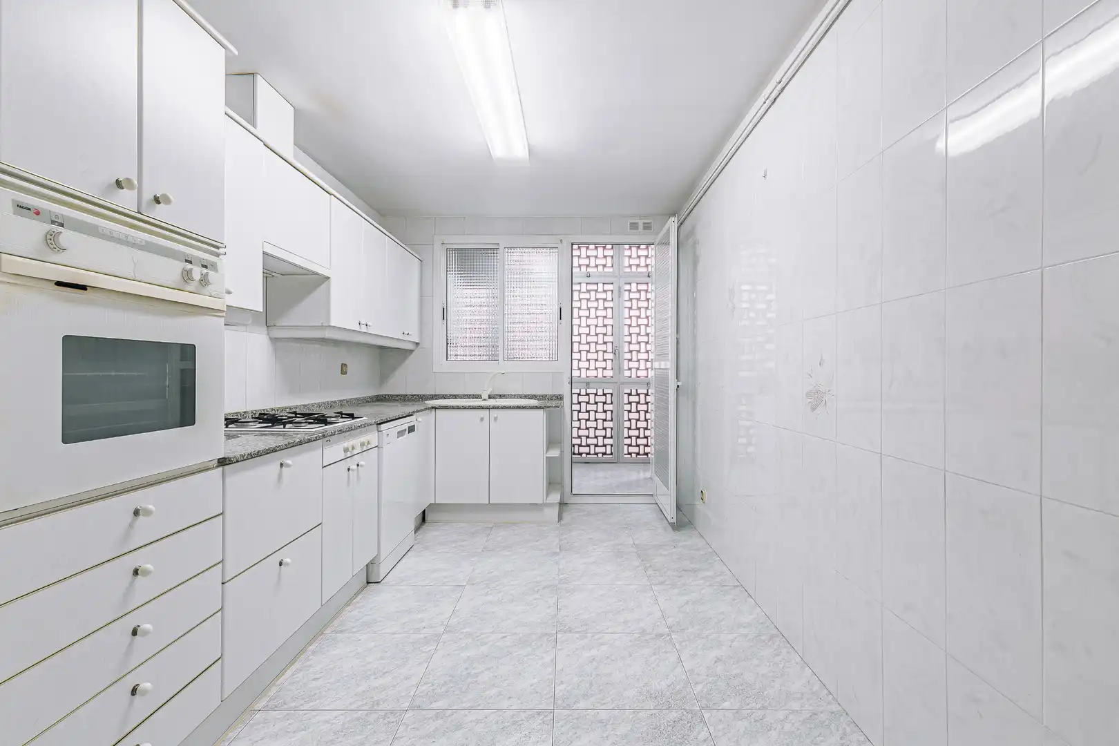 Flat with terrace for sale in Gran Via de Carles III, imagen 9