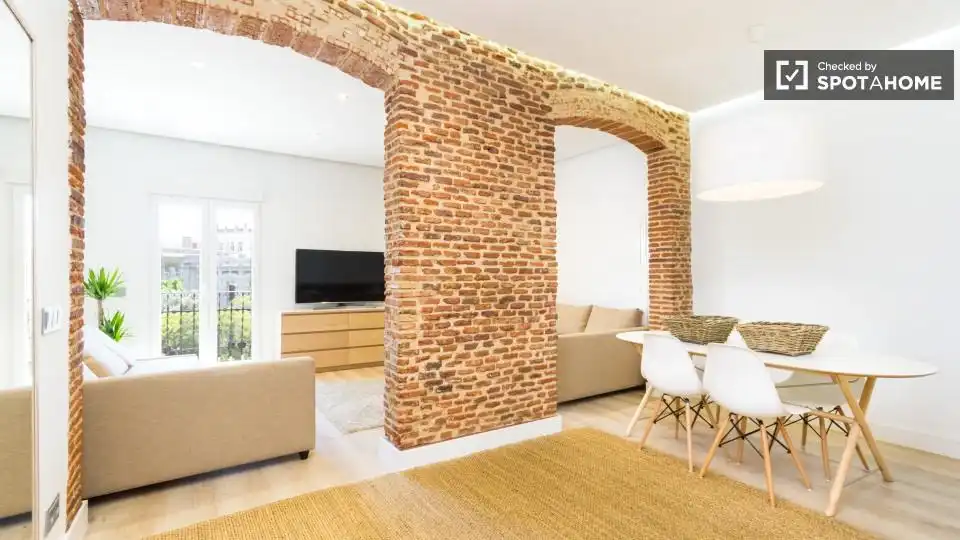 Living room of Flat for rent in Madrid  with Air Conditioner, Heating and Furnished