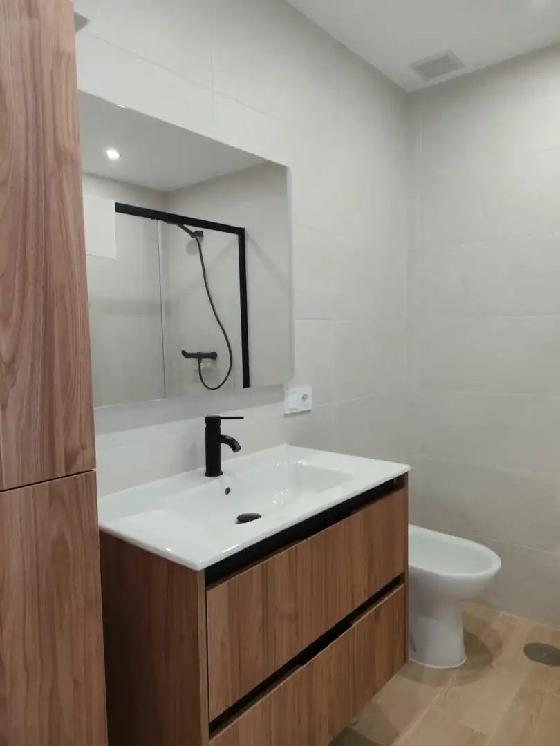 Baño de Apartamento de alquiler en Fuengirola con Aire acondicionado, Terraza y Amueblado