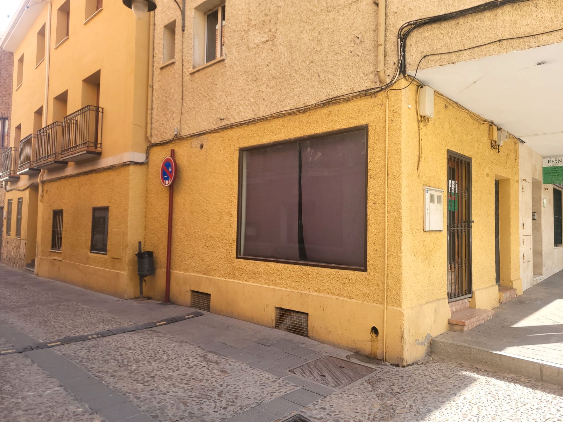 Vista exterior de Local de alquiler en Mondéjar