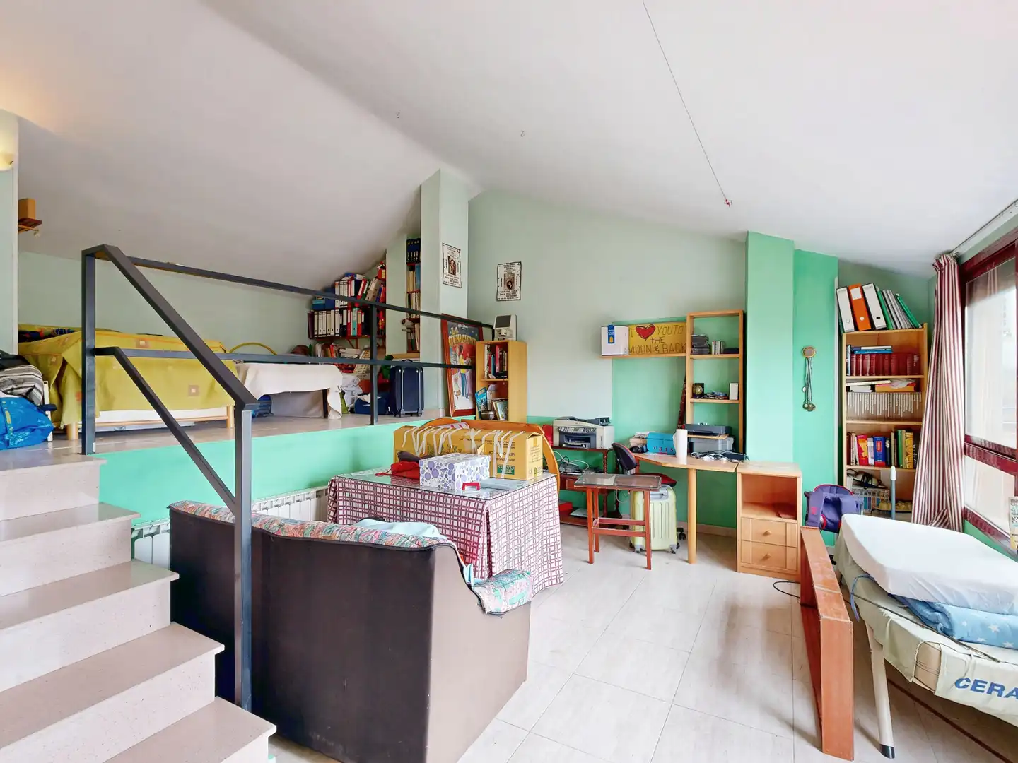 Habitación de Casa adosada en venta en Cáceres con Calefacción y Trastero