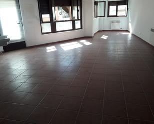 Büro miete in Simancas mit Heizung, Terrasse und Abstellraum