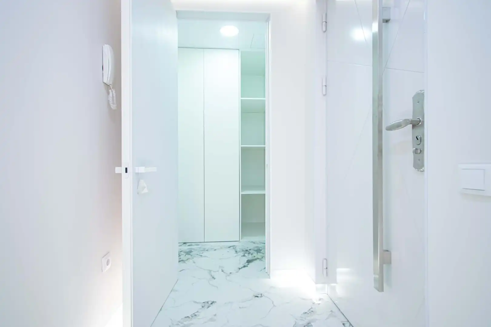 Bathroom of Flat for sale in Sevilla  with Air Conditioner, Heating and Furnished
