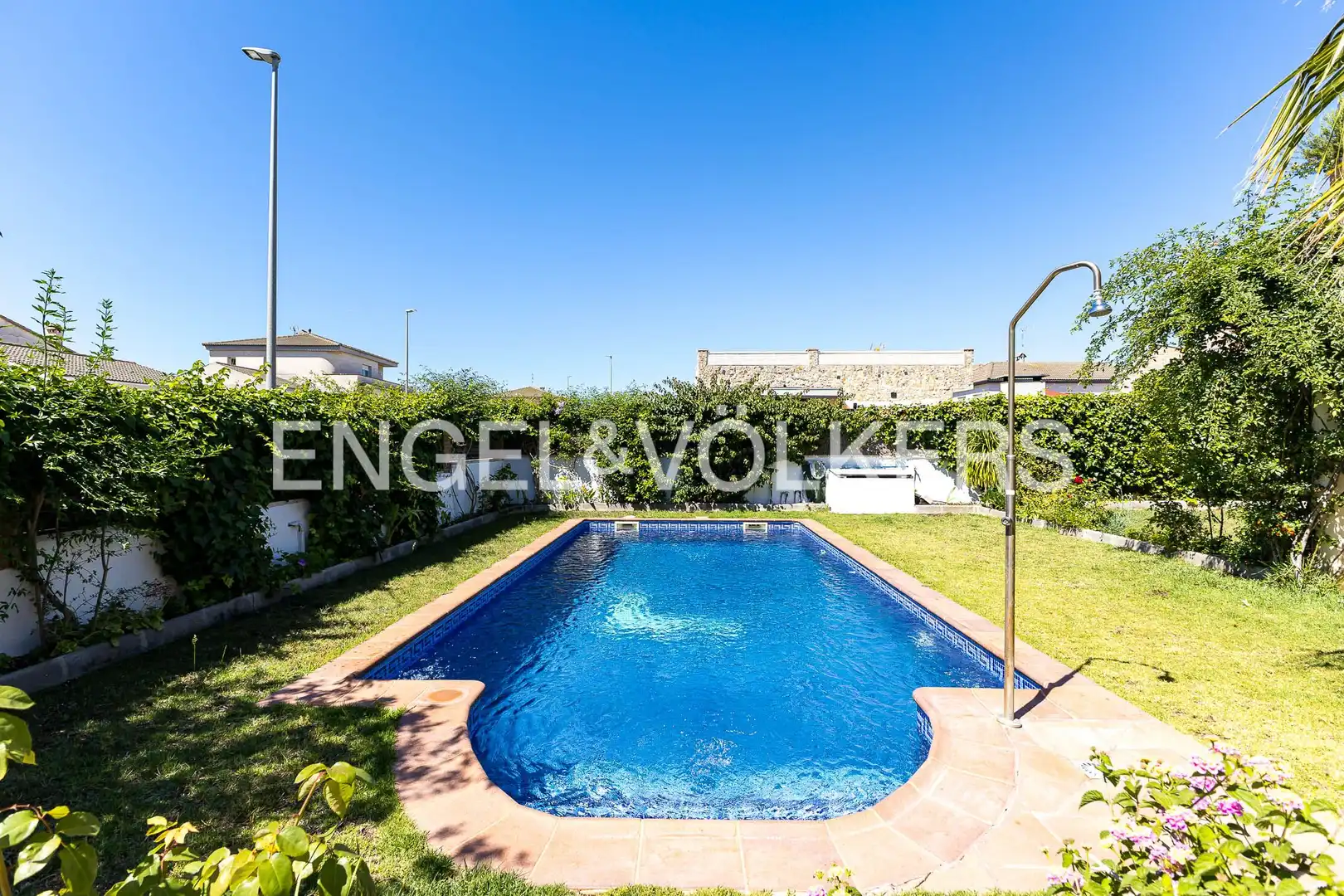 Piscina de Casa o xalet en venda en Cubelles amb Aire condicionat, Calefacció i Jardí privat