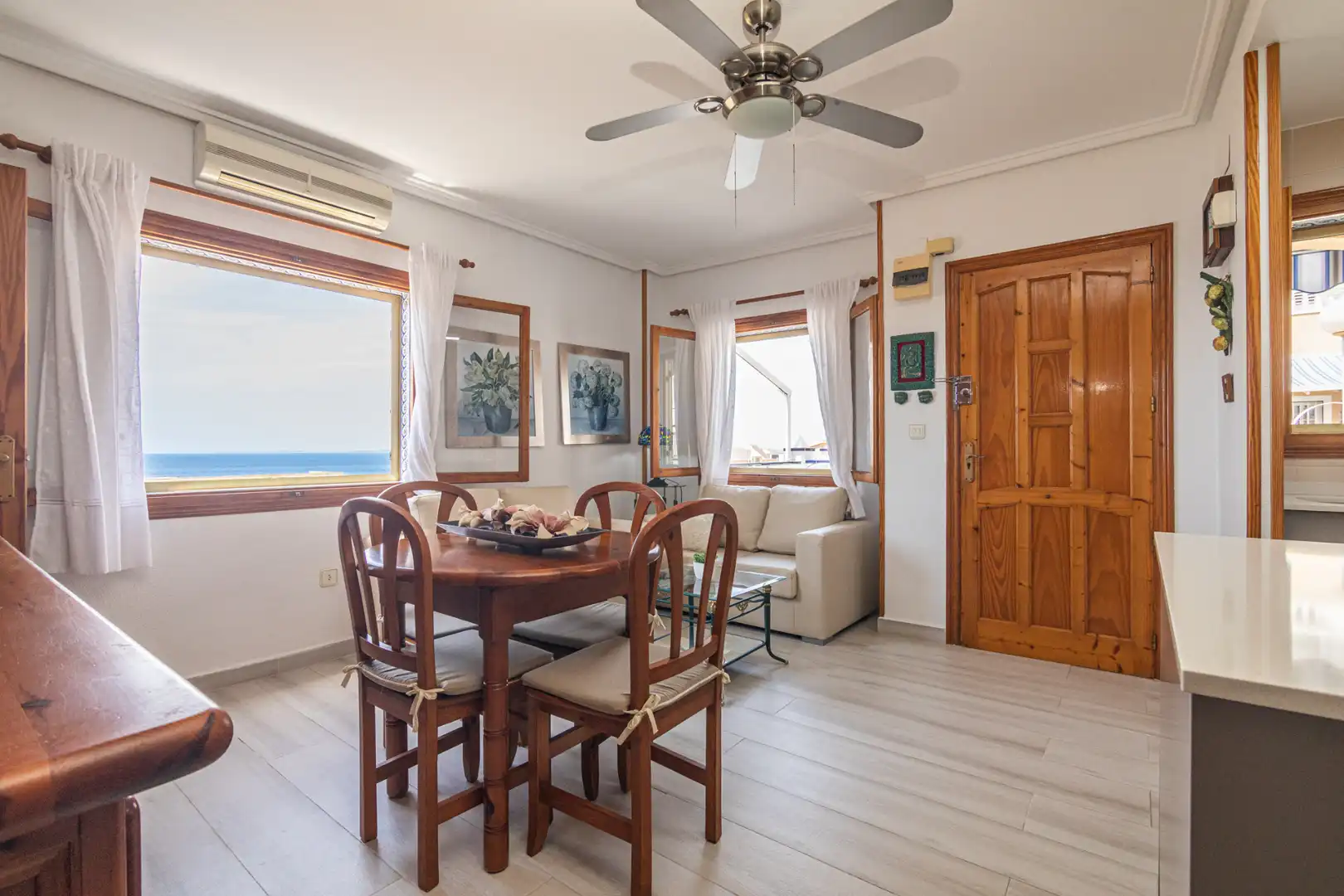 Comedor de Casa adosada en venta en Santa Pola con Aire acondicionado, Terraza y Amueblado