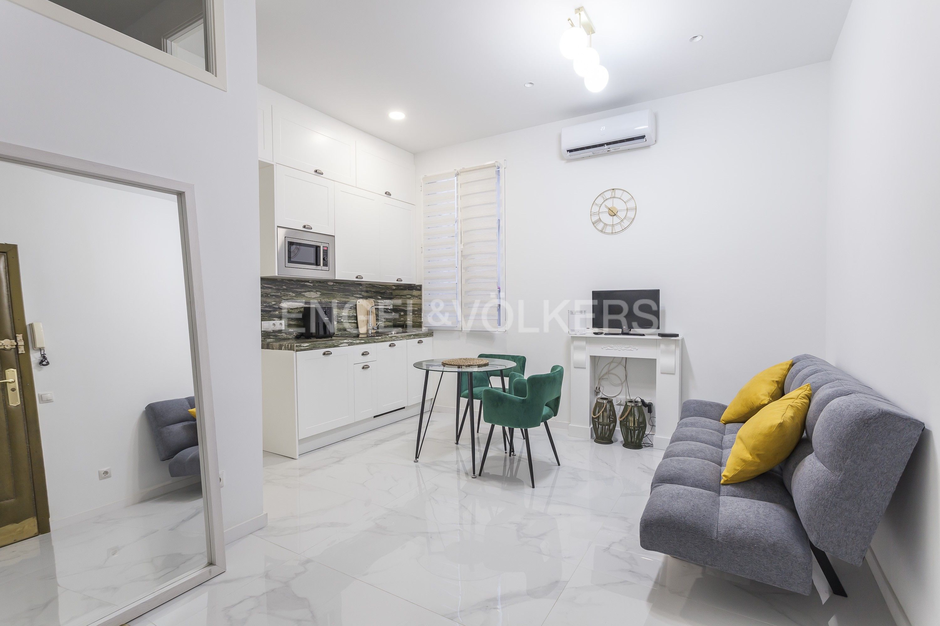Living room of Apartment to rent in  Madrid Capital  with Air Conditioner, Heating and Furnished