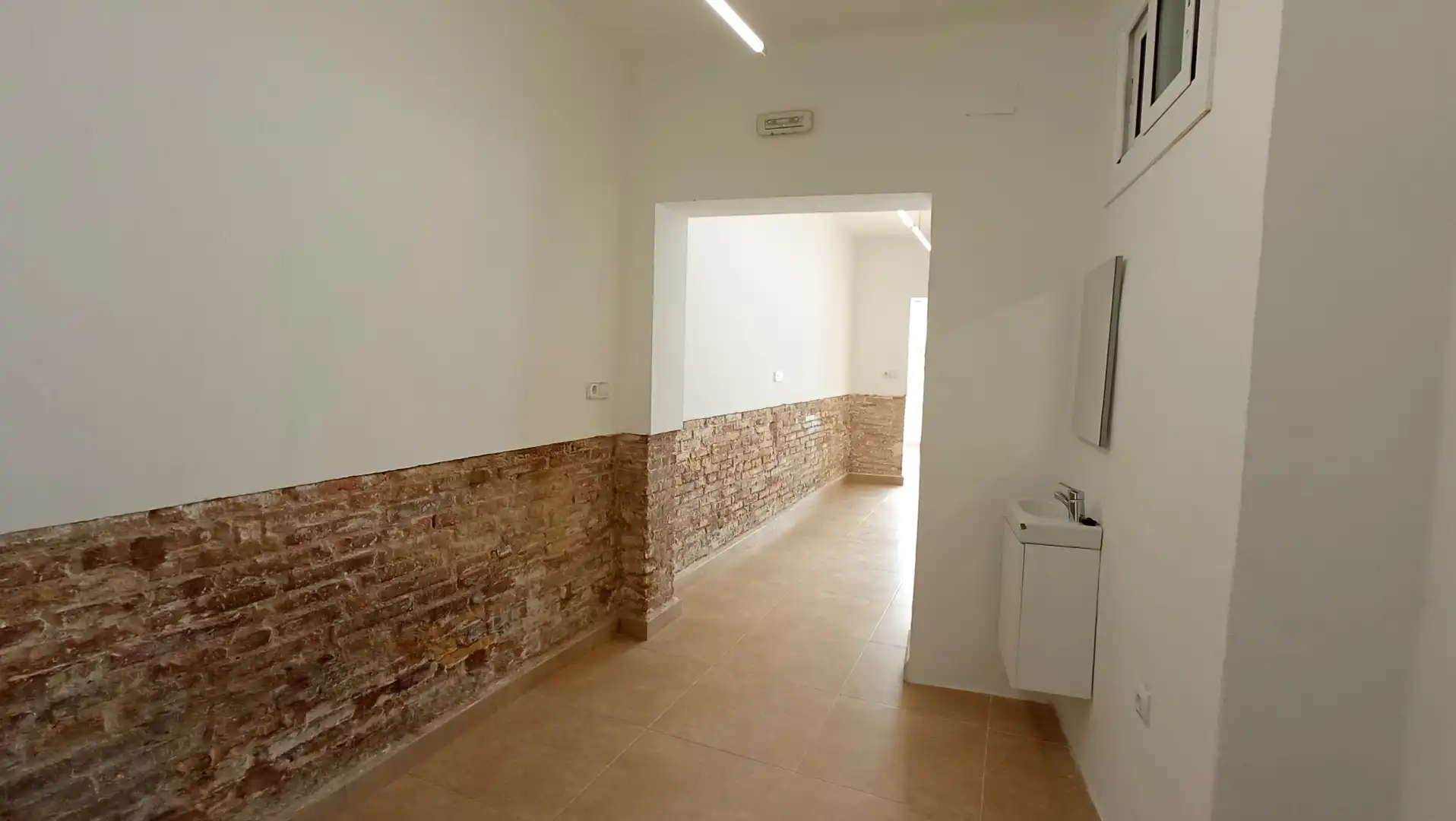 Commercial properties for rent in Plaça de l'Alzina, Pubilla Cases