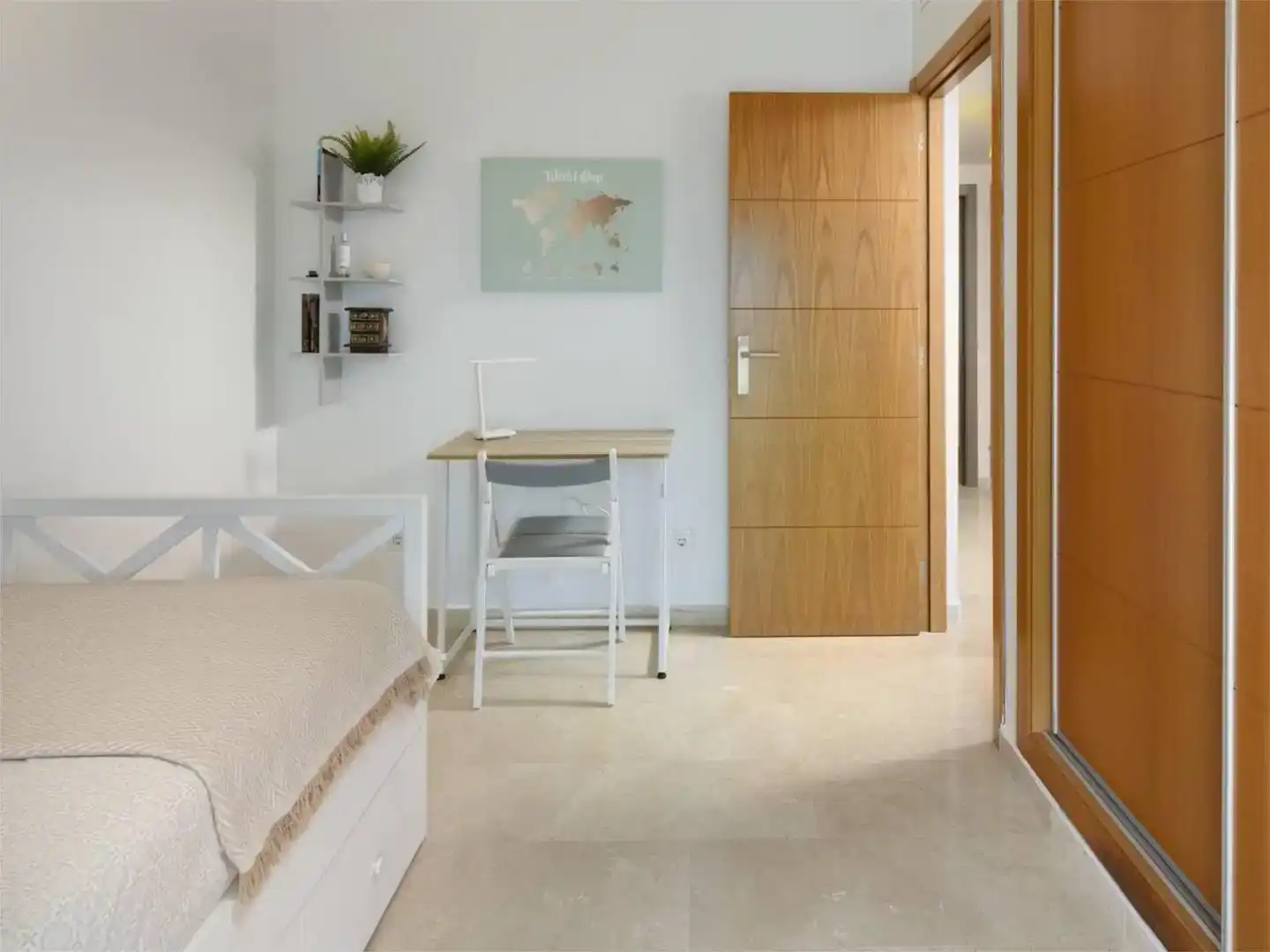 Habitación de Piso de alquiler en Vélez-Málaga con Aire acondicionado, Piscina y Amueblado