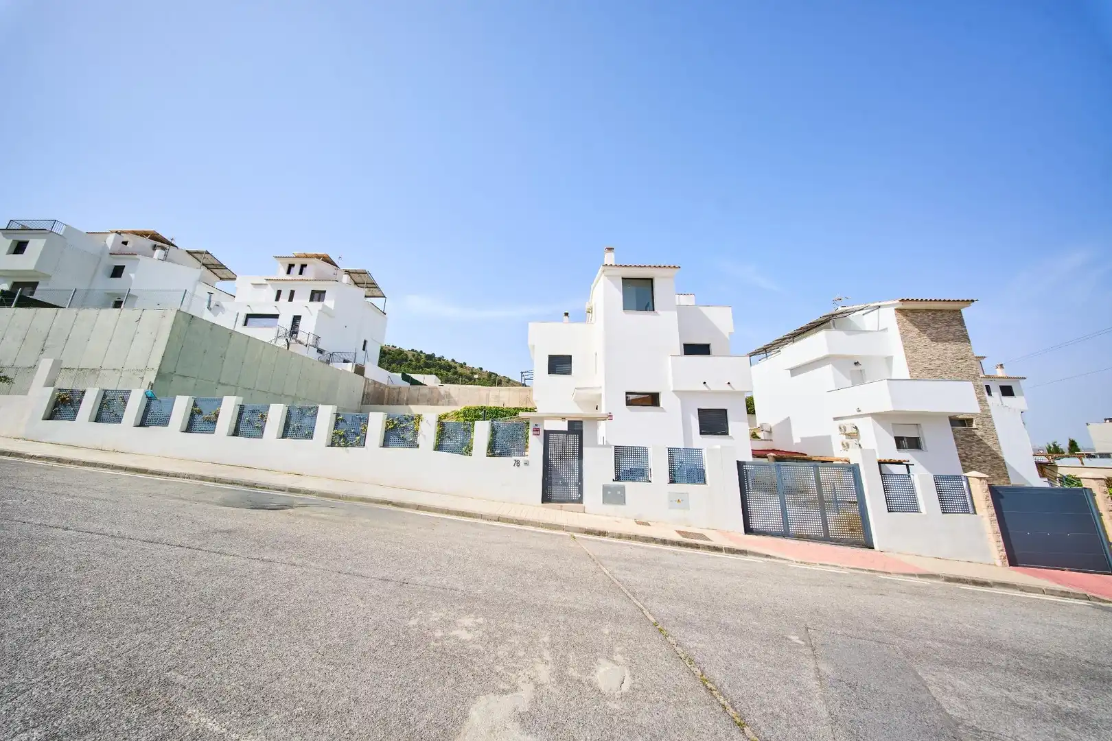 Vista exterior de Casa o chalet en venta en Dílar con Calefacción y Piscina comunitaria