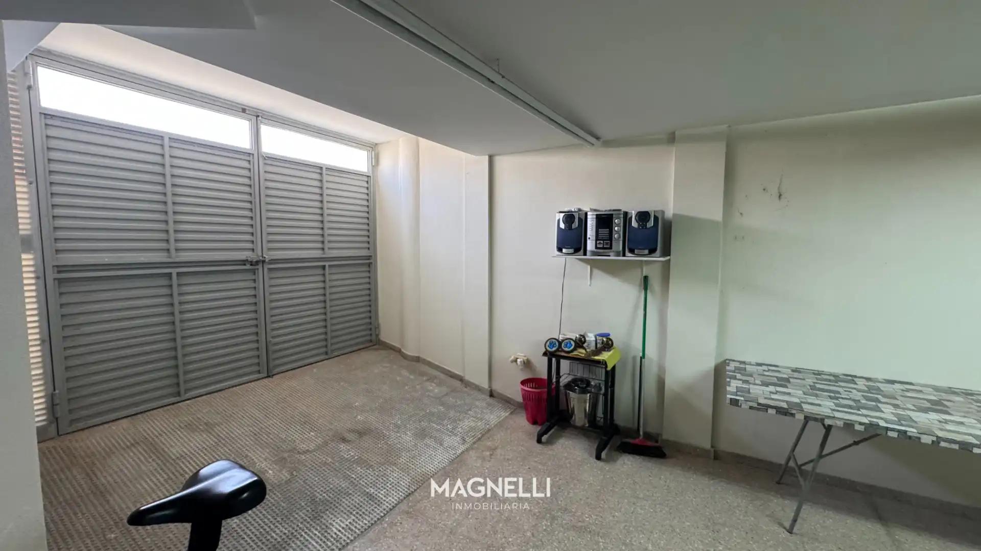 Casa adosada en venta en Elda con Jardín privado, Amueblado y Balcón