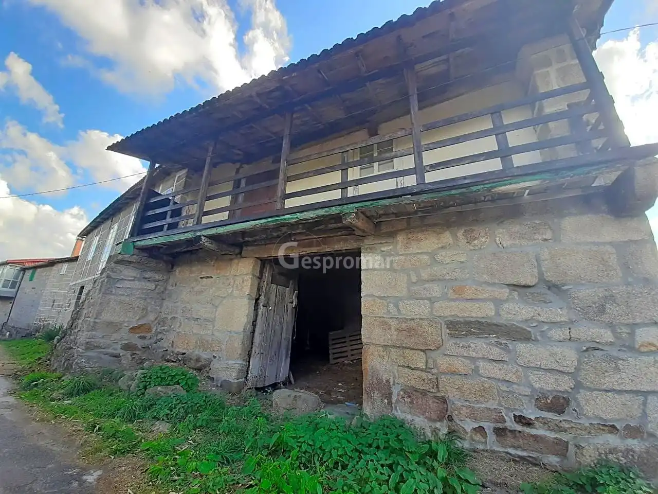 Exterior view of Country homes for sale in Castro Caldelas  with Private garden and Balcony