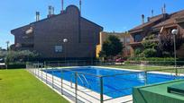 Piscina de Casa o xalet en venda en  Logroño amb Calefacció, Terrassa i Piscina