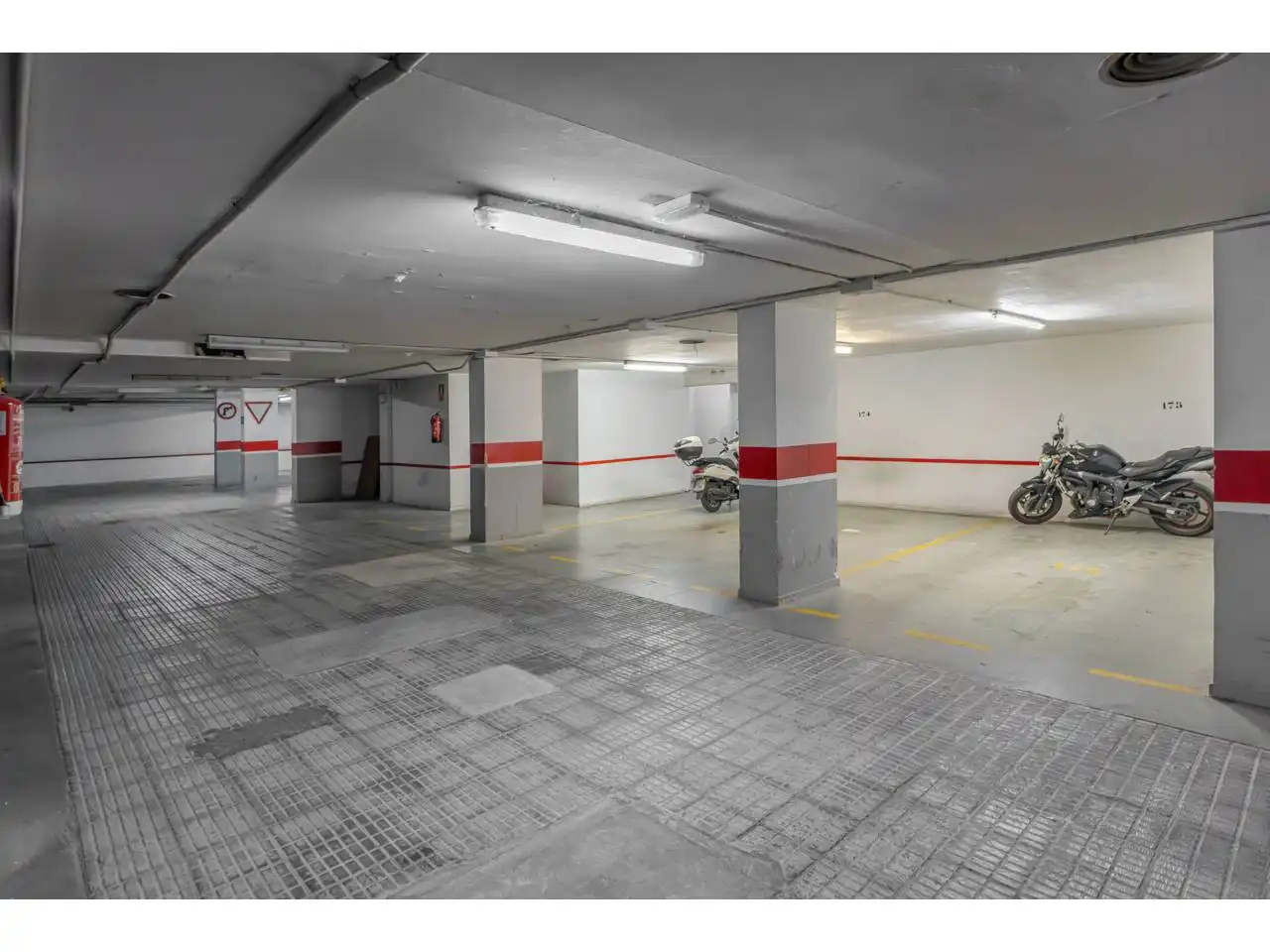 Parking de Apartamento en venta en Valencia con Aire acondicionado, Calefacción y Balcón