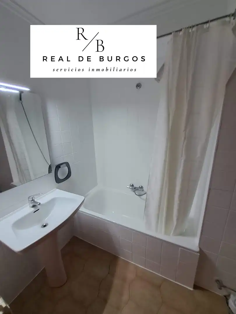 Bathroom of Flat for rent in Valladolid  with Heating, Terrace and Furnished