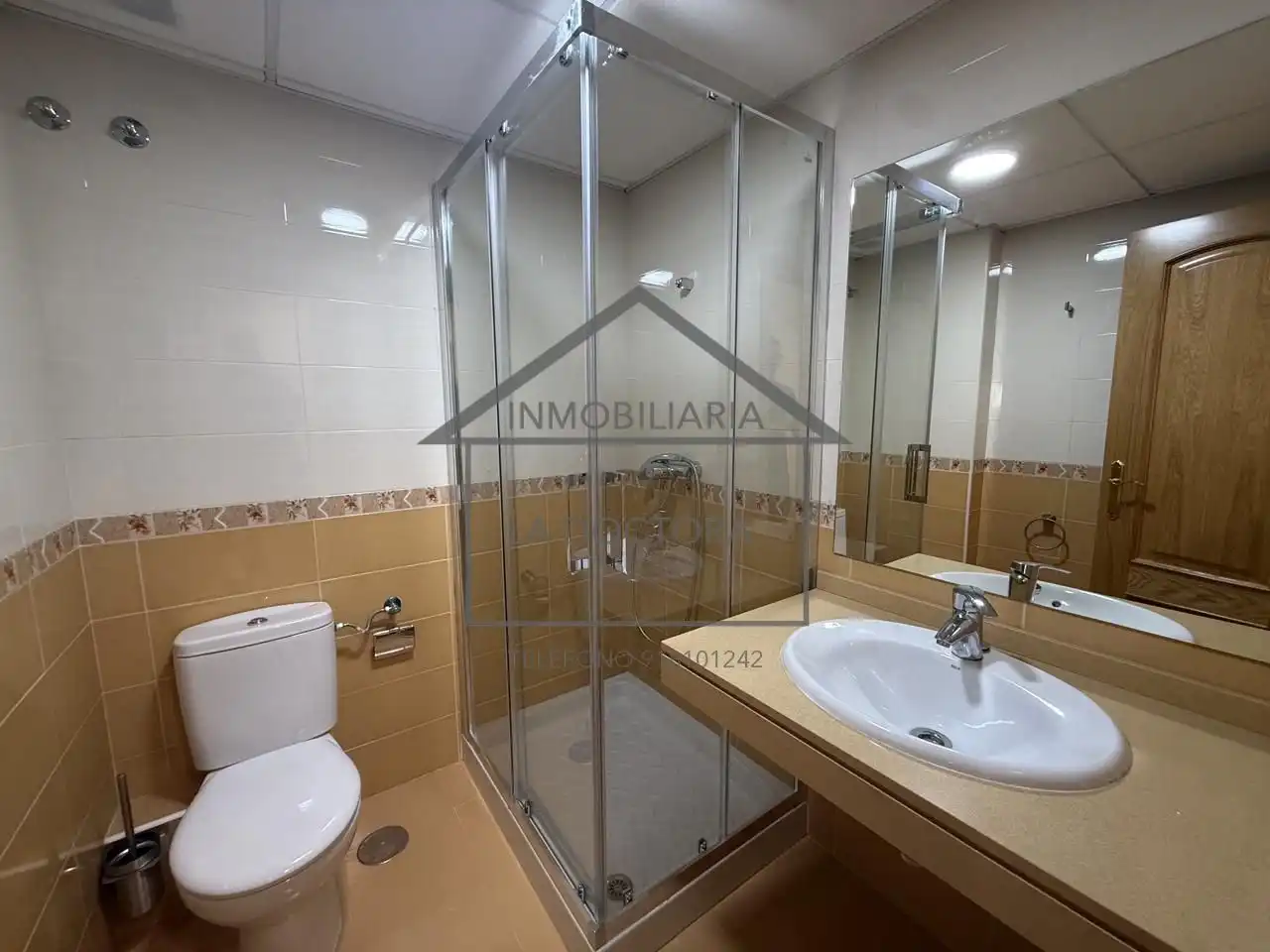 Badezimmer von Einfamilien-Reihenhaus zur Miete in Navalcarnero mit Heizung, Privatgarten und Terrasse