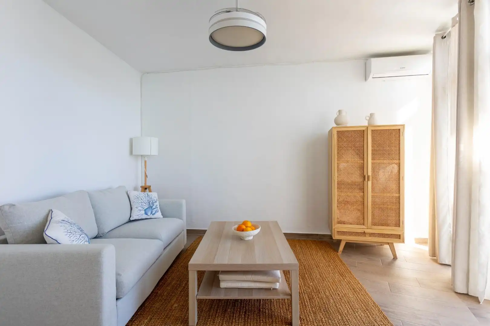 Sala de estar de Casa o chalet en venta en Almuñécar con Aire acondicionado, Jardín privado y Terraza