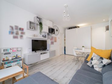 Piso con balcón en venta en Calle Casiopea 11