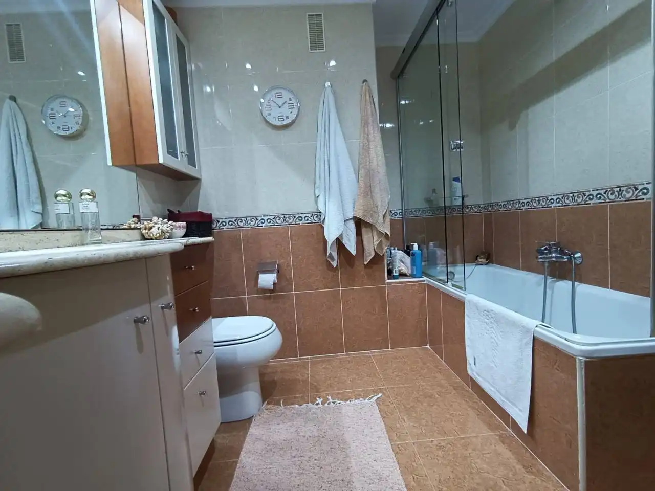Badezimmer von Wohnung zum Verkauf in Burgos mit Heizung, Parkett und Terrasse