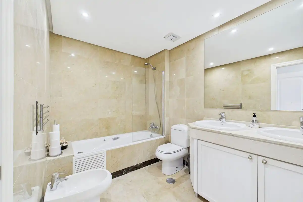 Ground floor with pool for sale in La Alcaidesa, imagen 11