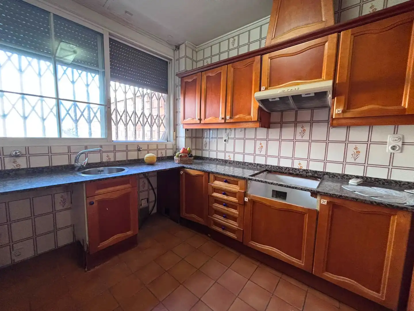 Cuina de Casa o xalet en venda en Burjassot amb Terrassa i Balcó