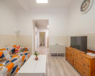 Sala d'estar de Apartament en venda en  Madrid Capital