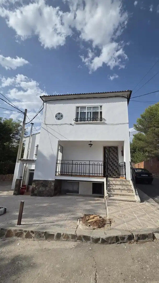 Vista exterior de Casa o chalet de alquiler en Barajas de Melo con Calefacción y Amueblado