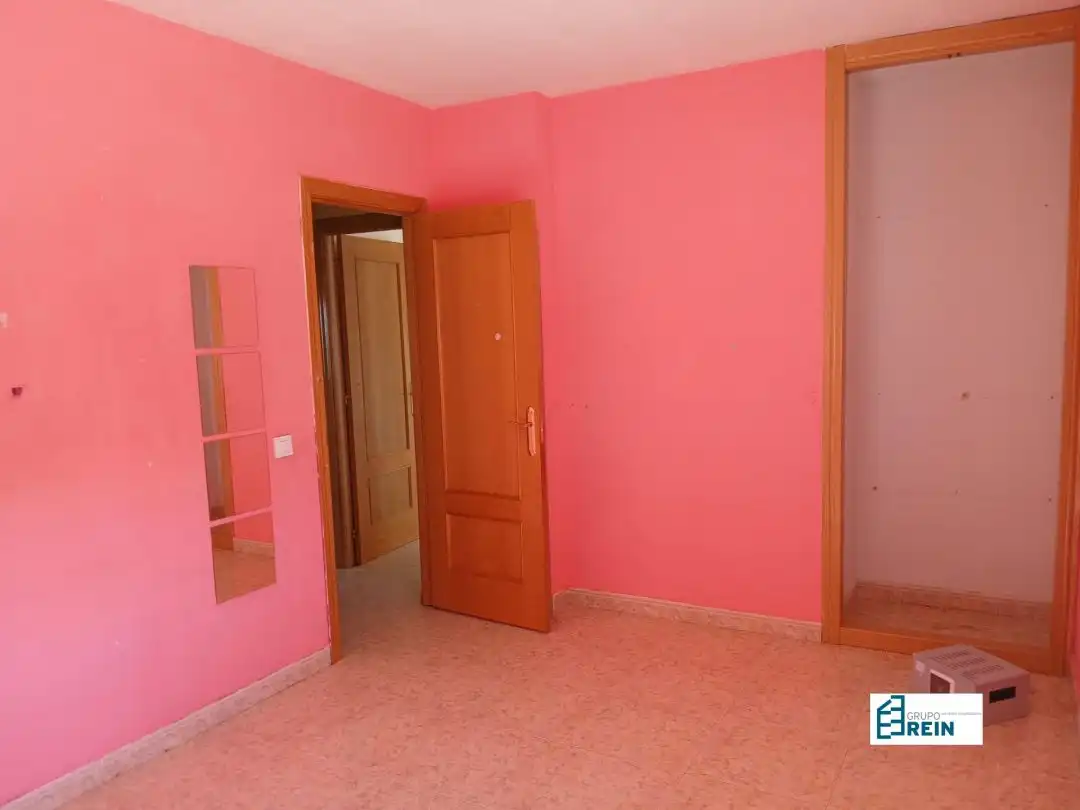 Dormitori de Casa adosada en venda en Esquivias amb Calefacció, Terrassa i Piscina