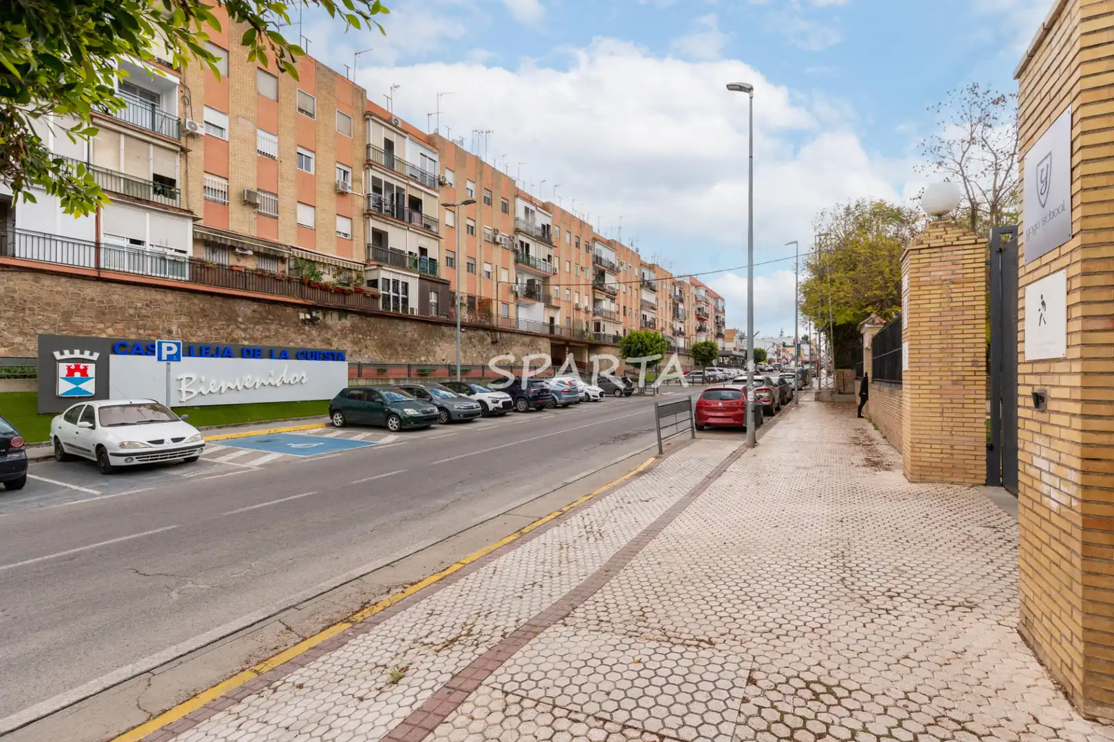 Vista exterior de Piso en venta en Castilleja de la Cuesta con Aire acondicionado, Horno y Microondas