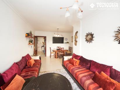 Living room of Flat for sale in  Granada Capital