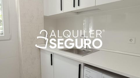 Foto 3 de Piso de alquiler en De Perales, San Fermín, Madrid Capital