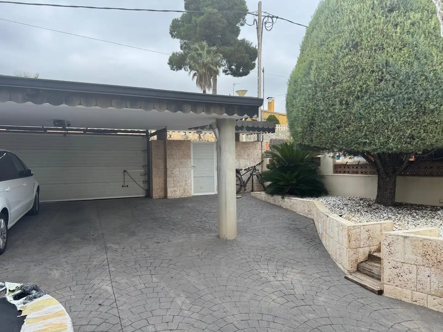 Aparcament de Casa o xalet en venda en Chiva amb Aire condicionat, Calefacció i Jardí privat