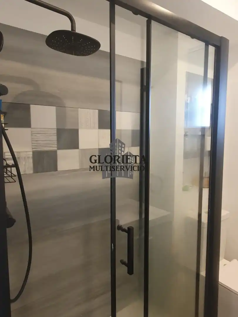 Baño de Piso en venta en Vigo  con Calefacción, Jardín privado y Amueblado