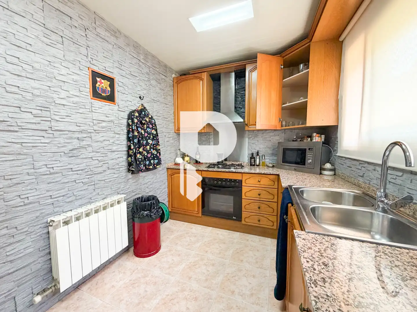 Cuina de Casa adosada en venda en Sant Vicenç Dels Horts amb Aire condicionat, Calefacció i Terrassa