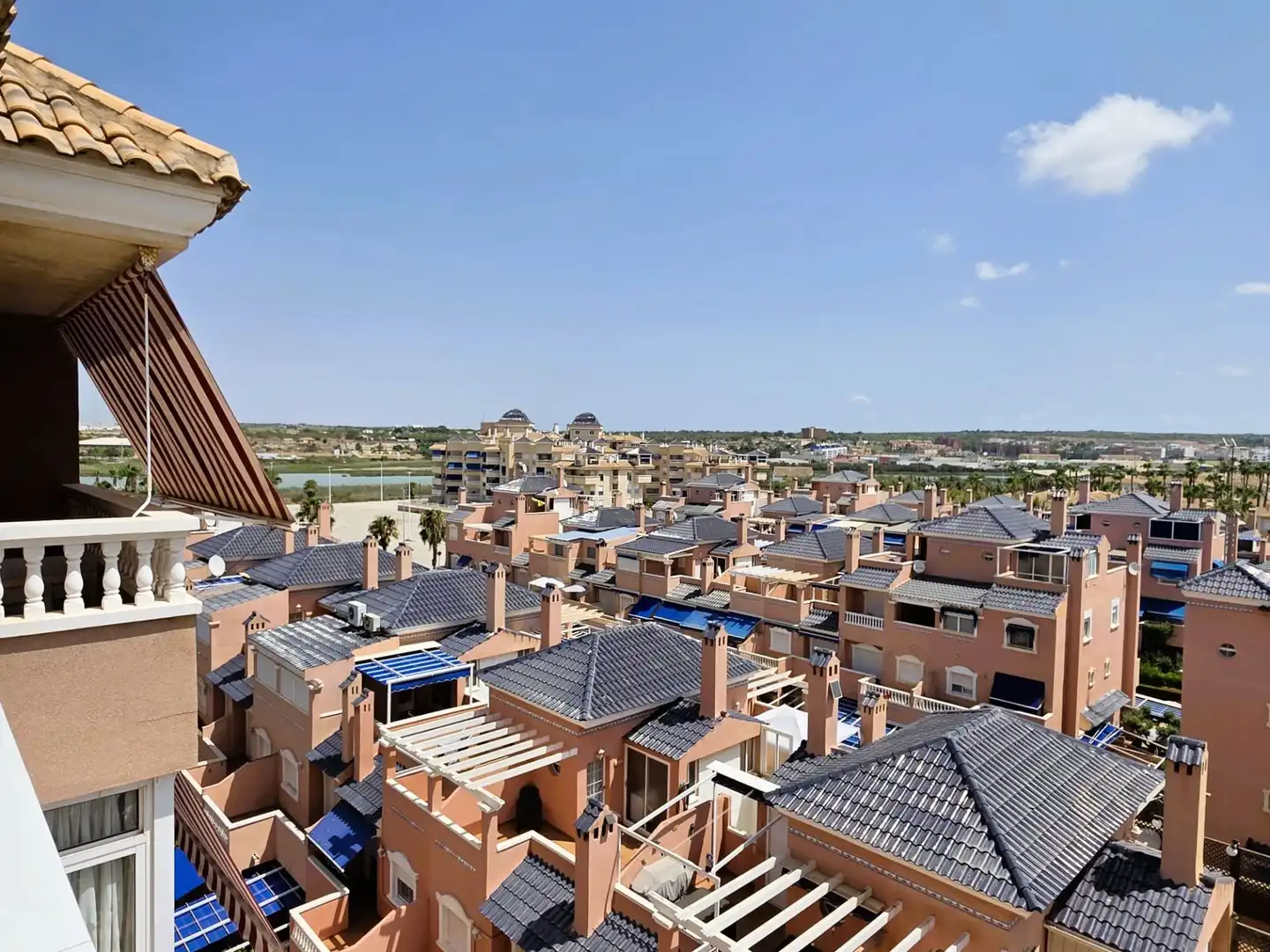 Außenansicht von Dachboden zum Verkauf in Santa Pola mit Klimaanlage, Terrasse und Abstellraum