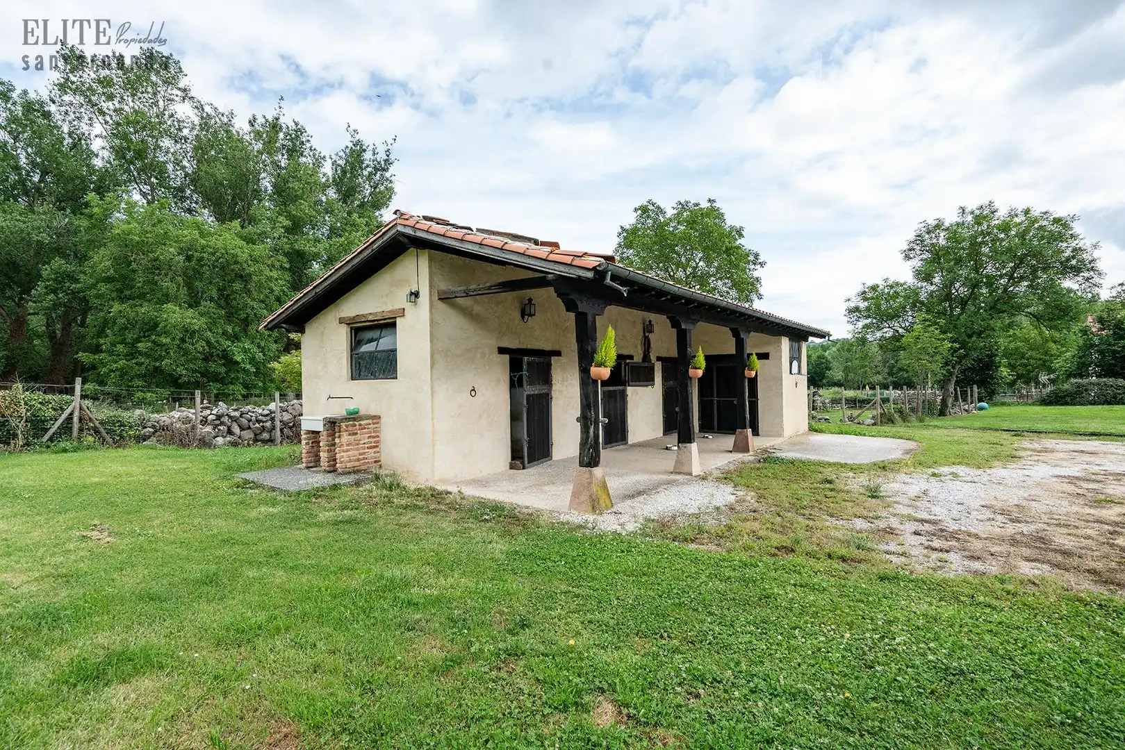 Vista exterior de Casa o chalet en venta en Bárcena de Pie de Concha con Calefacción, Jardín privado y Terraza
