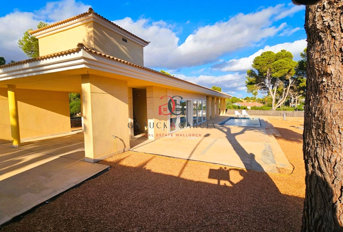 Vista exterior de Casa o xalet en venda en Llucmajor amb Aire condicionat, Calefacció i Jardí privat