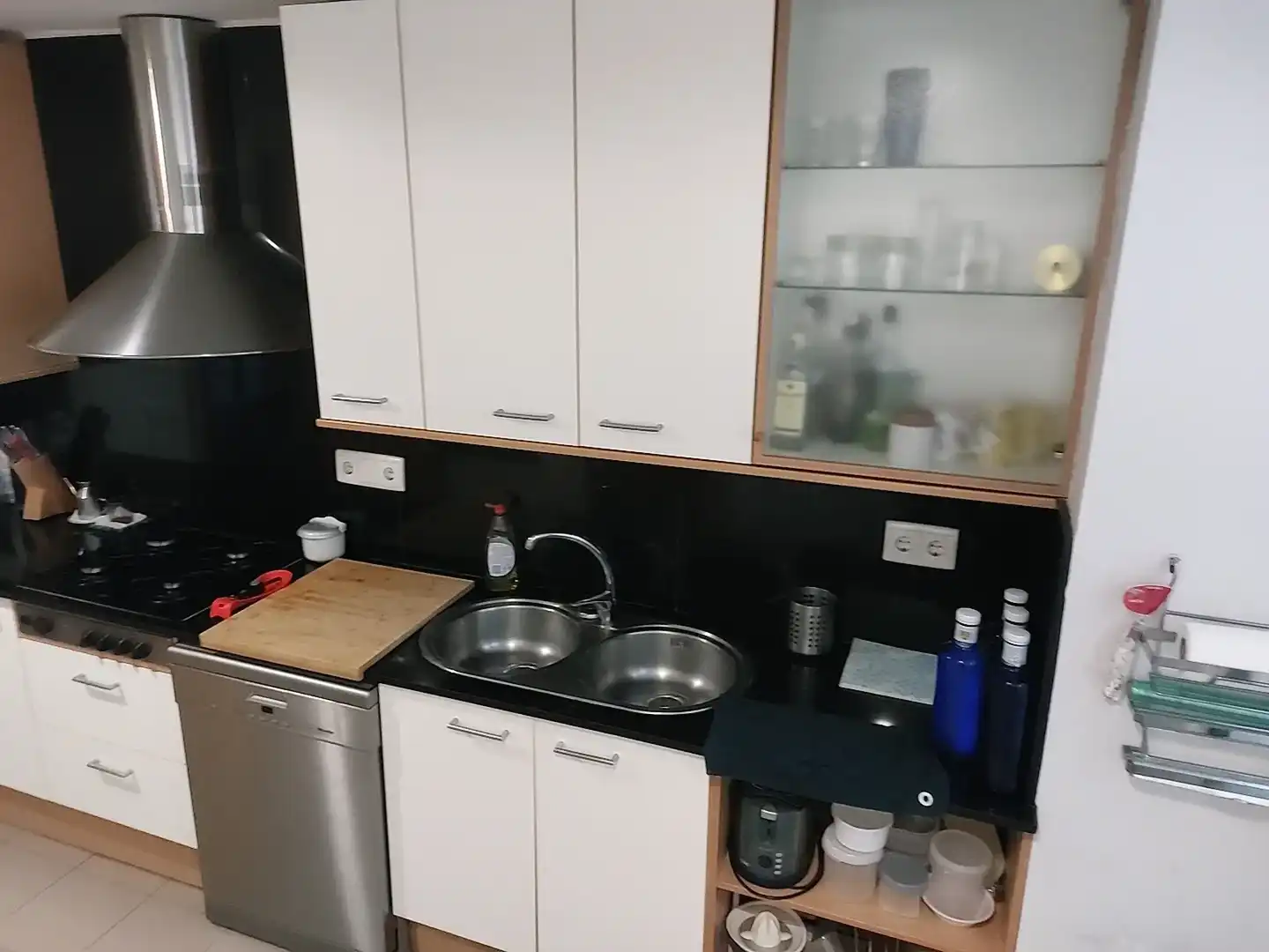 Cuina de Pis de lloguer en Girona amb Aire condicionat, Calefacció i Jardí privat