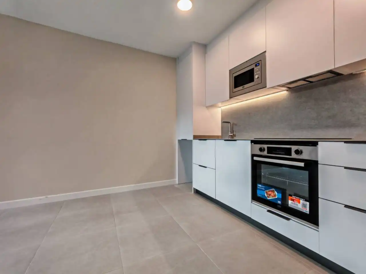 Cocina de Piso de alquiler en Albons con Aire acondicionado, Terraza y Balcón