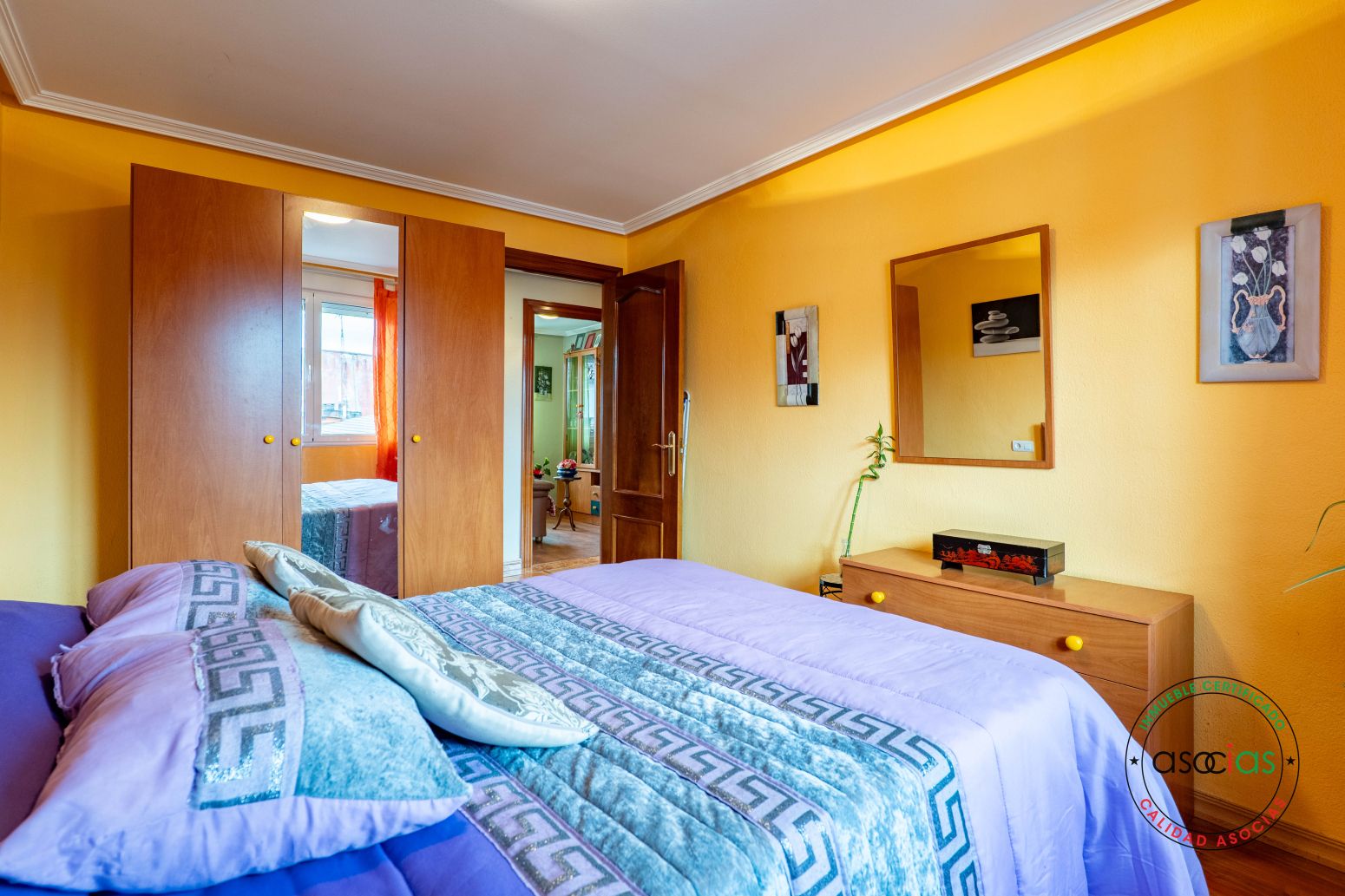 Dormitori de Pis en venda en Gijón  amb Calefacció