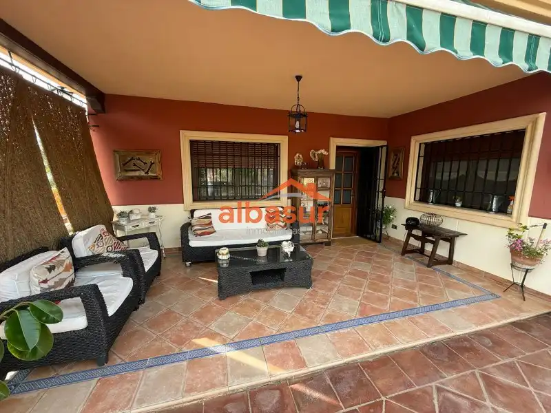 Chalet con piscina en venta en Calle Alcornoque, imagen 3