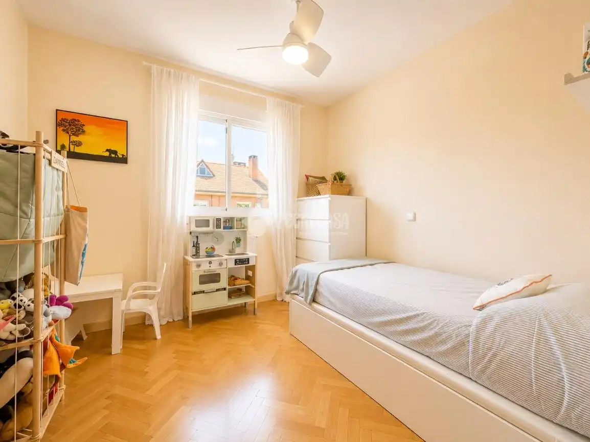 Habitación de Casa adosada en venta en Alcalá de Henares con Aire acondicionado, Calefacción y Parquet
