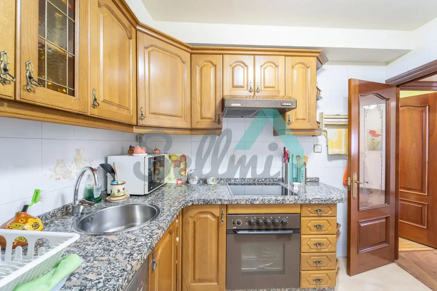 Cuina de Pis en venda en Oviedo  amb Calefacció i Parquet