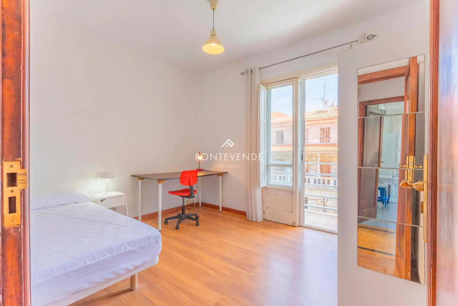 Bedroom of Flat for sale in Pontevedra Capital   with Heating, Terrace and Storage room