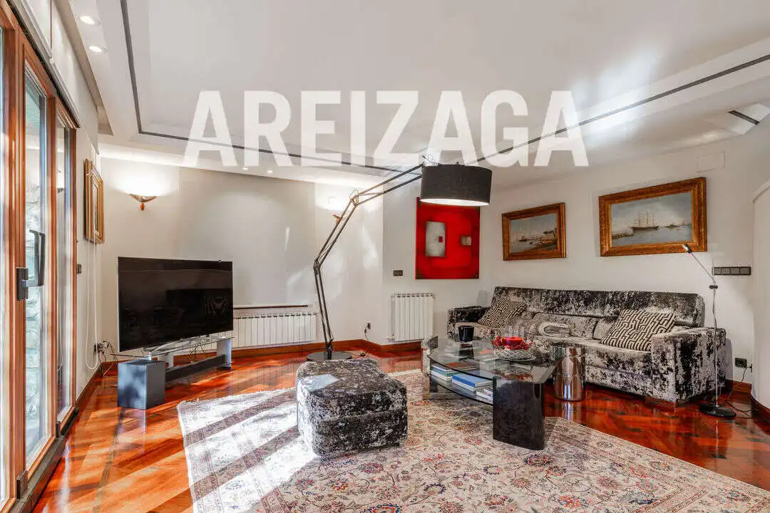 Sala d'estar de Casa o xalet en venda en Donostia - San Sebastián  amb Aire condicionat, Calefacció i Terrassa