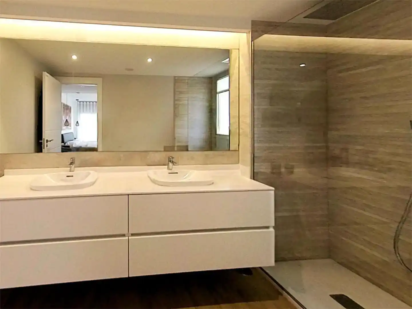 Bathroom of Flat for sale in Boadilla del Monte  with Air Conditioner, Swimming Pool and Balcony